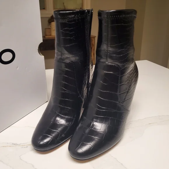 Boots - Picture 3 of 4